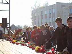 Траурный митинг в память о погибших в Керчи